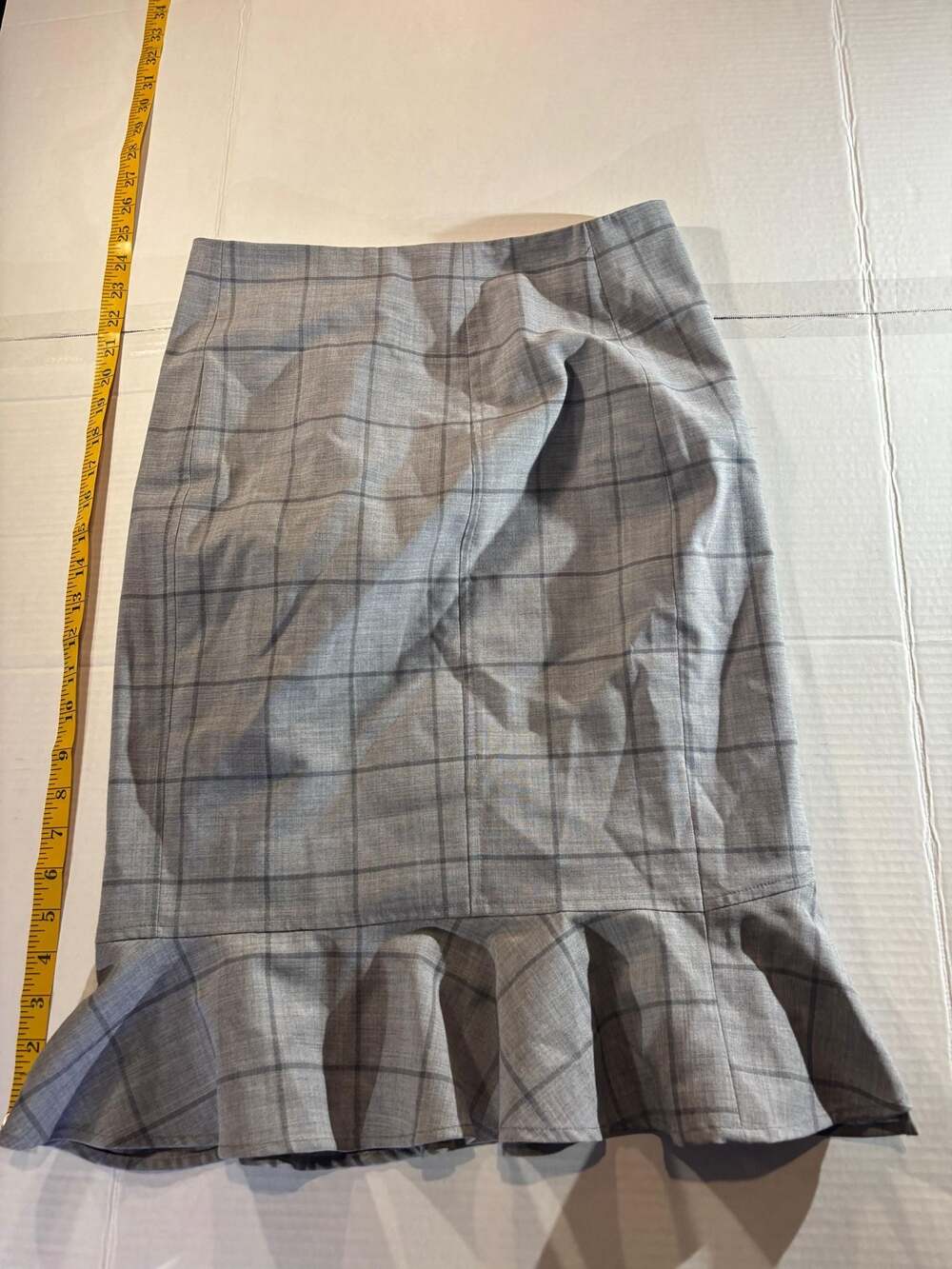 Banana Republic Grey Windowpane Plaid Ruffle Hem Midi Skirt Size 2 - Picture 4 of 4